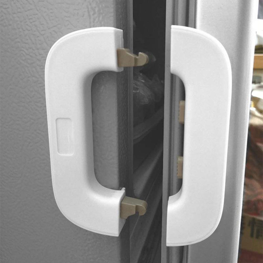 قفل کودک کابینت و یخچال روی درب یخچال