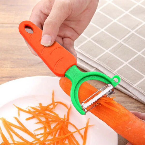 کار با رشته کن دستی سبزیجات طرح هویج