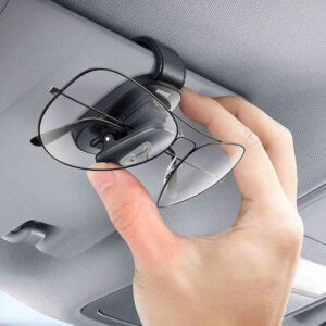 نگهدارنده-عینک-خودرو-باسئوس-مدل-ACYJN-B01-در-خودرو
